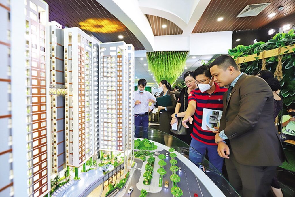 Thị trường bất động sản khởi sắc khi các dự án tái khởi động